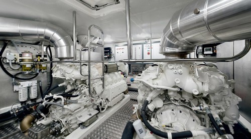 mcy_65_engines_room_02